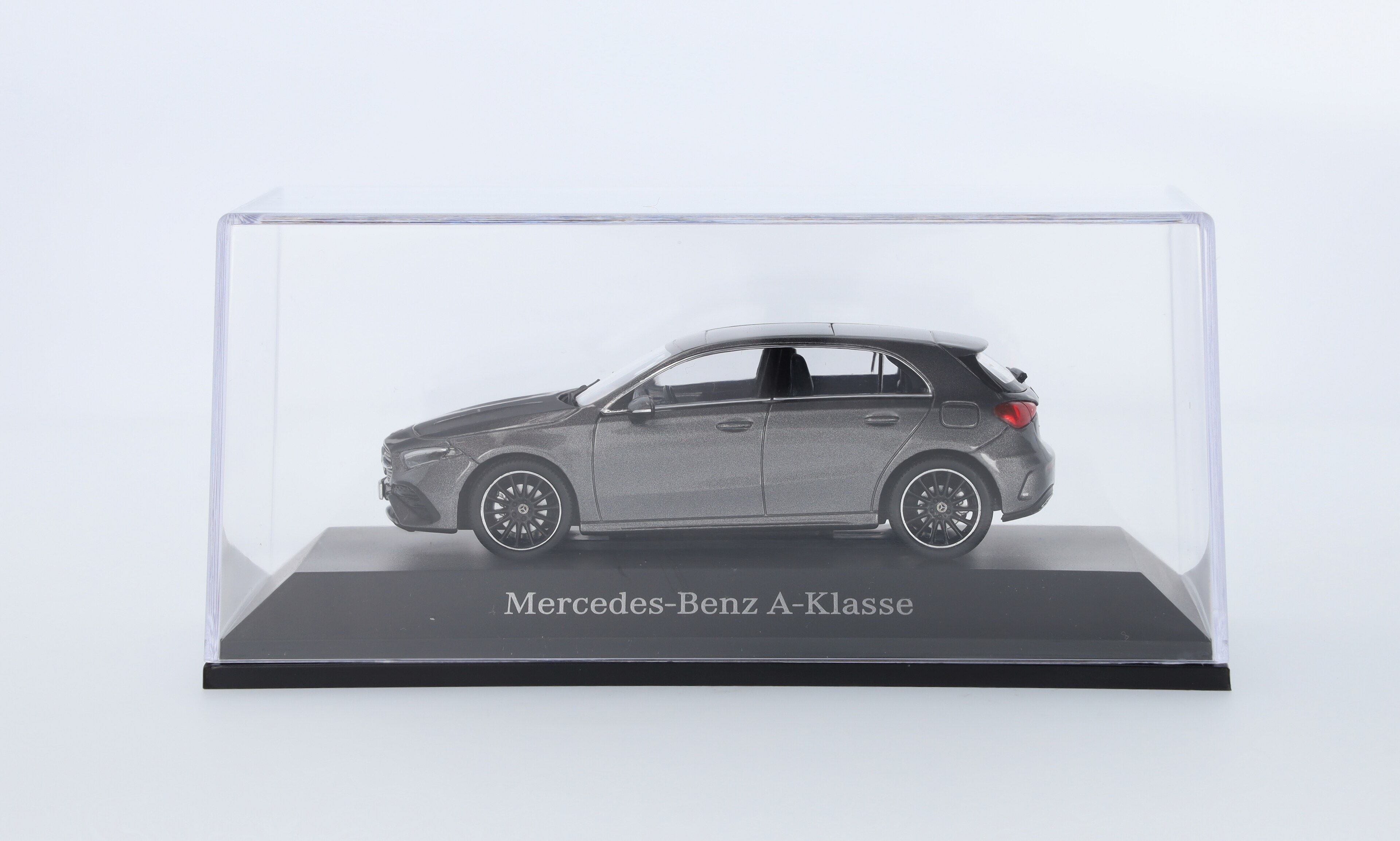 Mercedes-Benz - A-Klasse, Kompaktlimousine, AMG Line, W177 mountaingrau, Minimax, 1:43