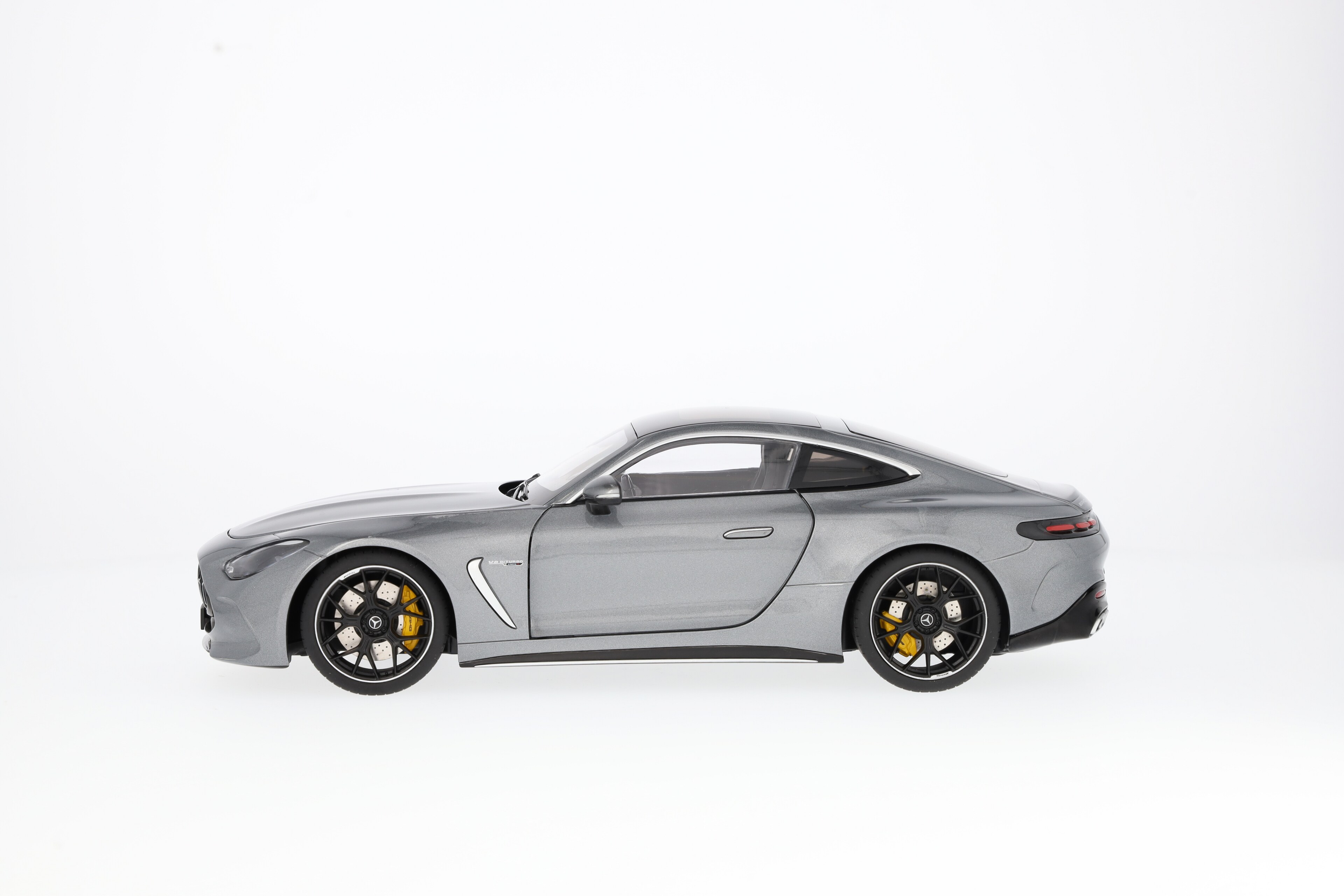 Mercedes-AMG GT 63, C192 selenitgrau, 1:18