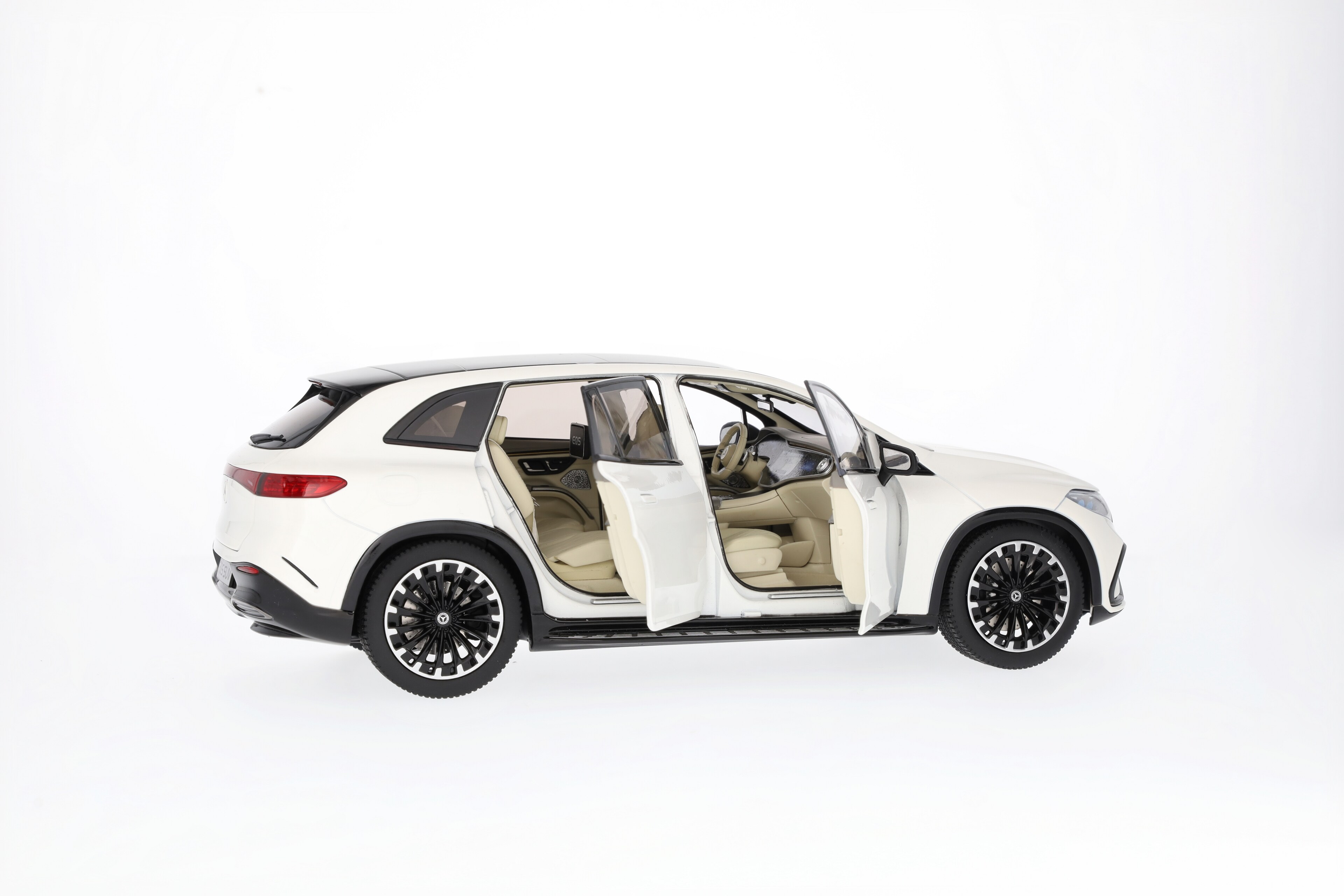 EQS SUV, AMG Line, X296 G manufaktur diamantweiß bright, NZG, 1:18
