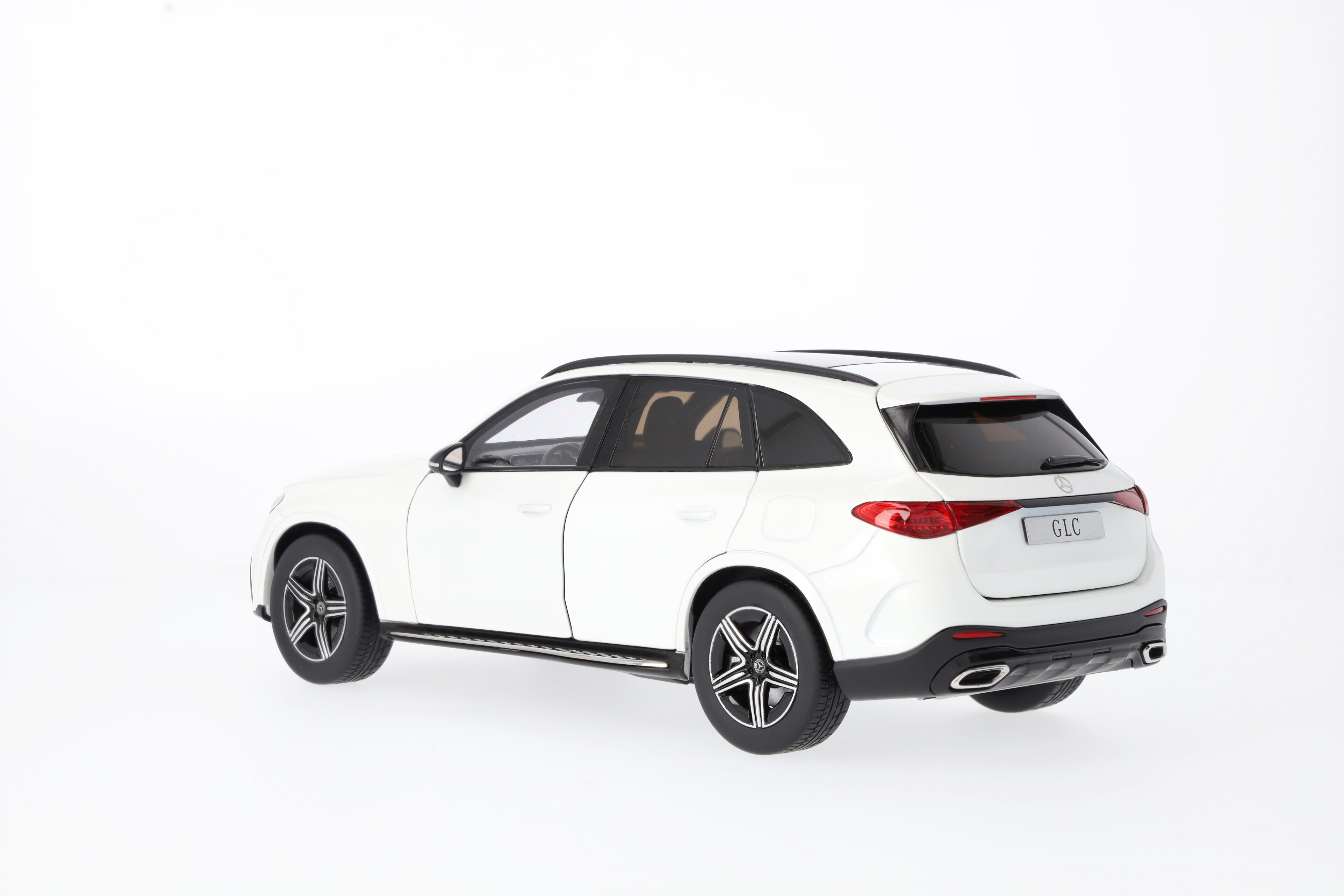 GLC, AMG Line, X254 MANUFAKTUR opalithweiß bright, 1:18