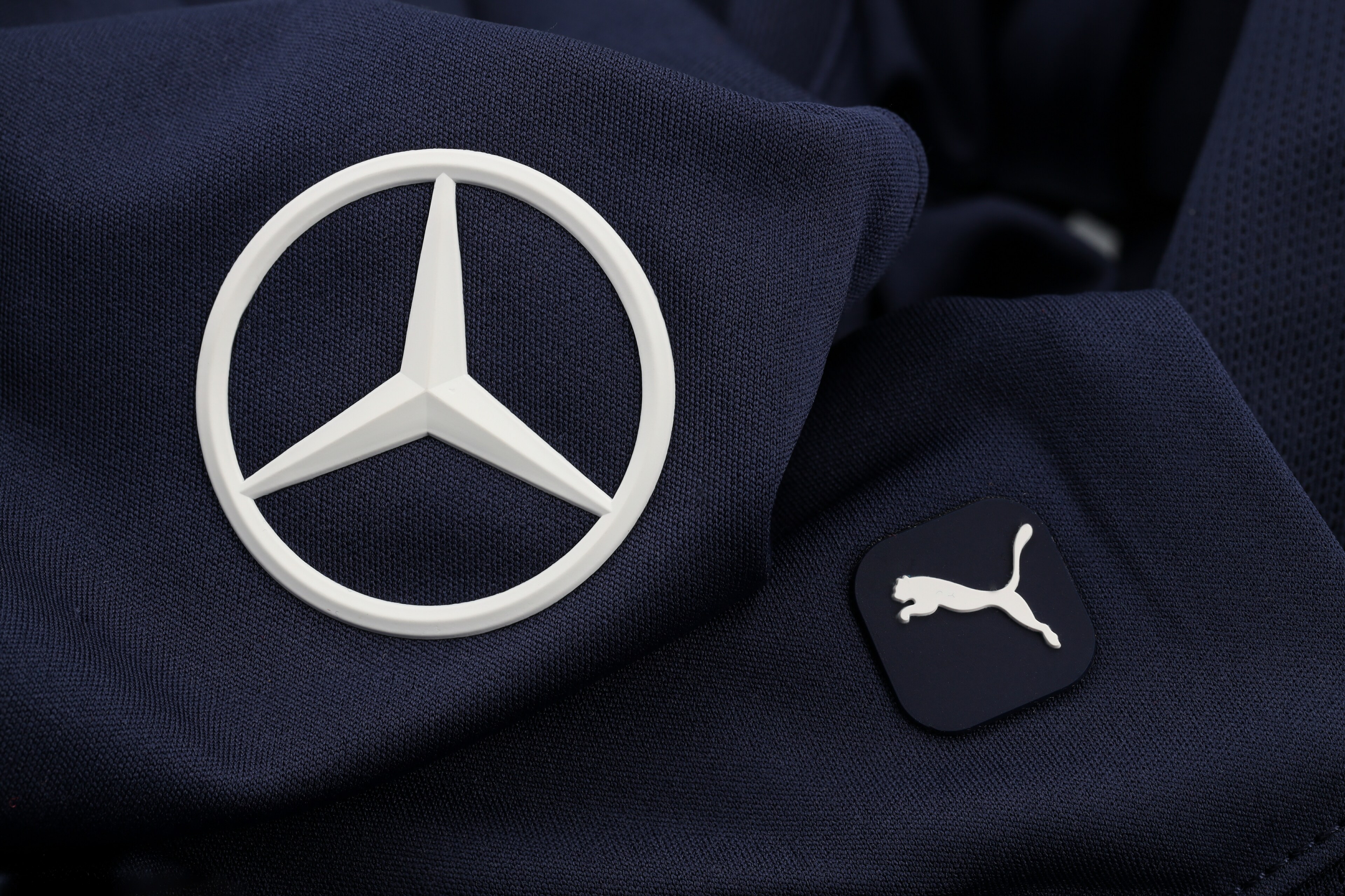 Mercedes-Benz - LONGSLEEVE M