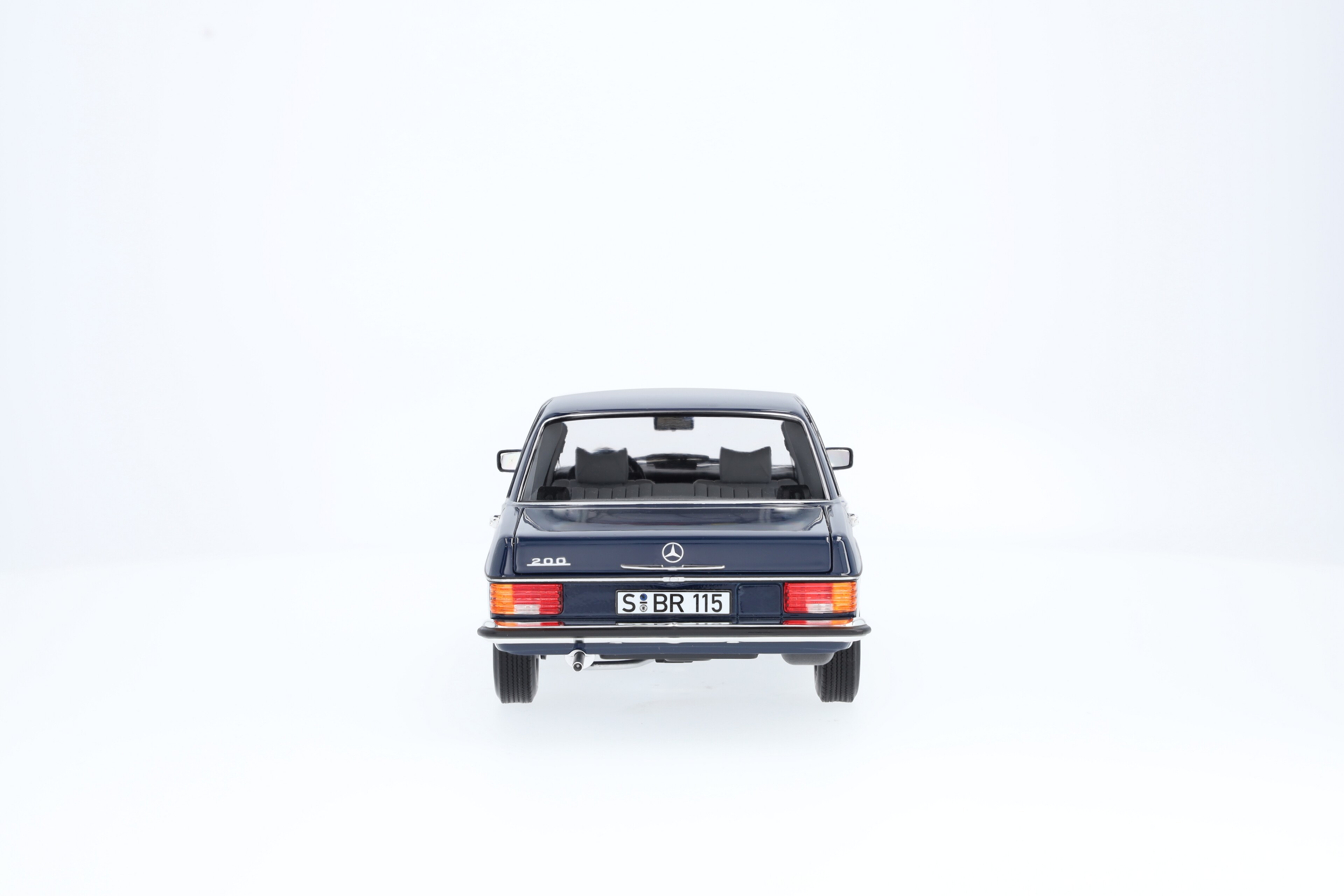 200 W 114/W 115 (1968-1973), Limousine mitternachtsblau, Norev, 1:18