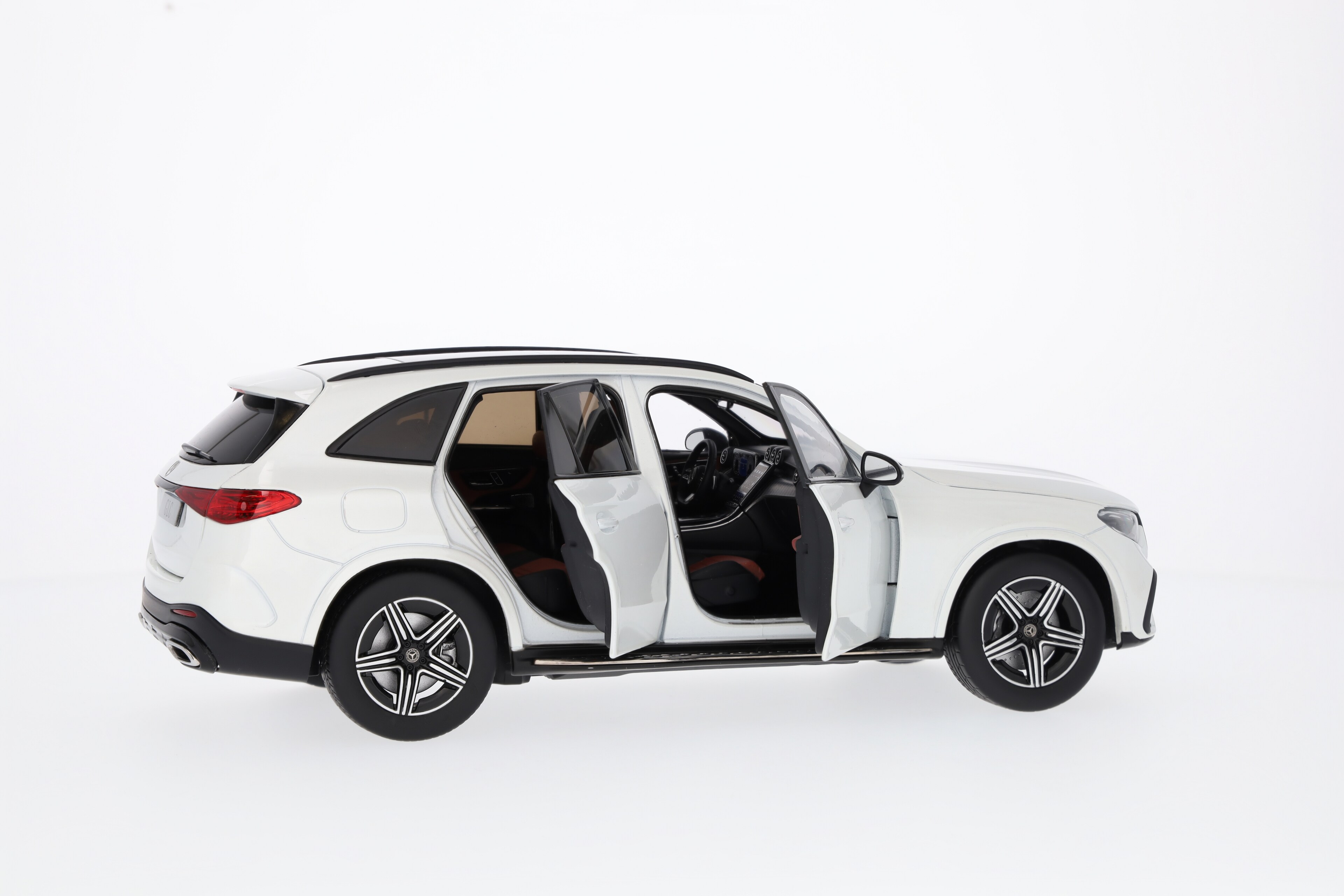 GLC, AMG Line, X254 MANUFAKTUR opalithweiß bright, 1:18