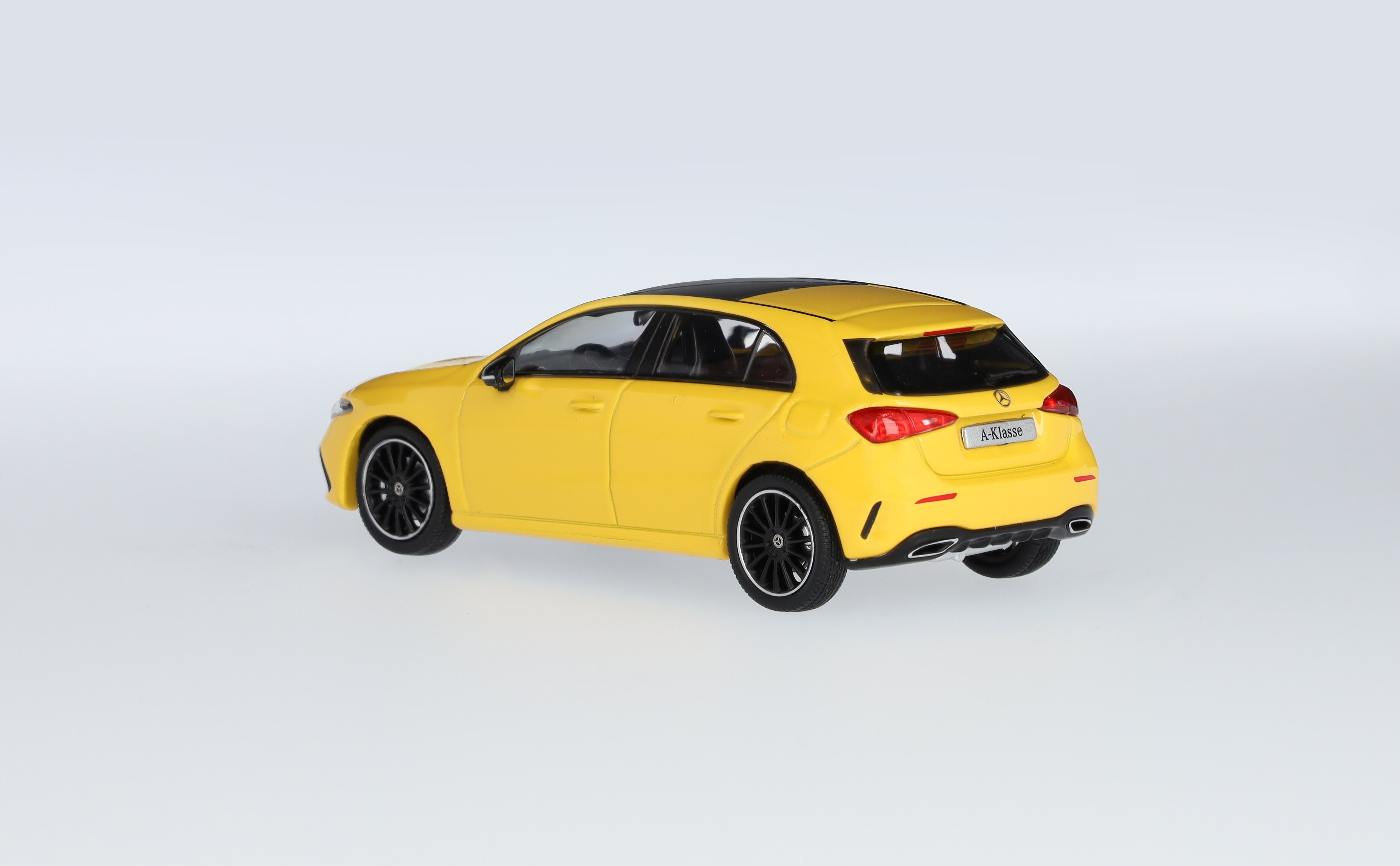 A-Klasse, Kompaktlimousine, AMG Line, W177 sonnengelb, Minimax, 1:43