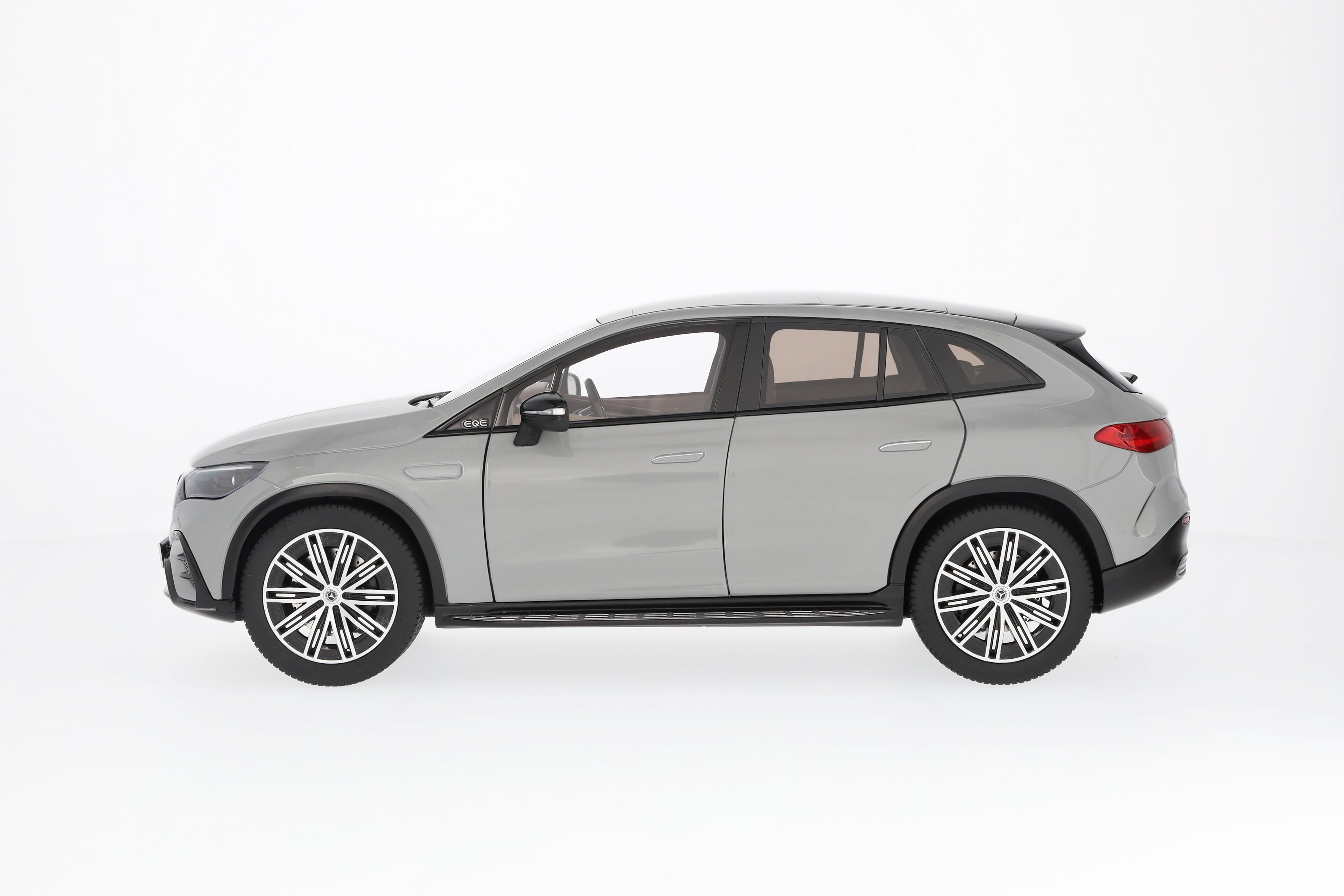 Mercedes-Benz - EQE SUV, AMG Line, X294 MANUFAKTUR alpingrau uni, NZG, 1:18