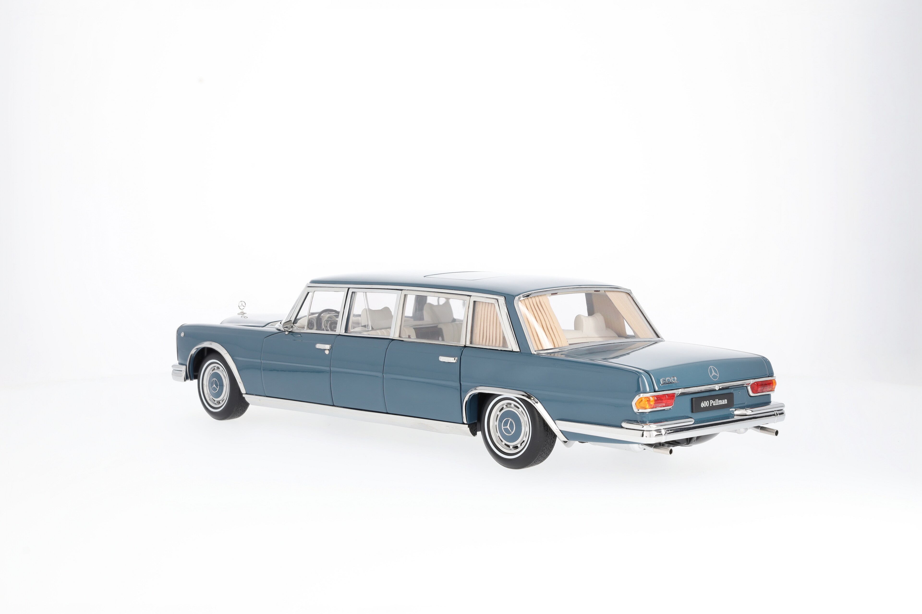 600 Pullmann W 100 (1963-1981) blau, NZG, 1:18