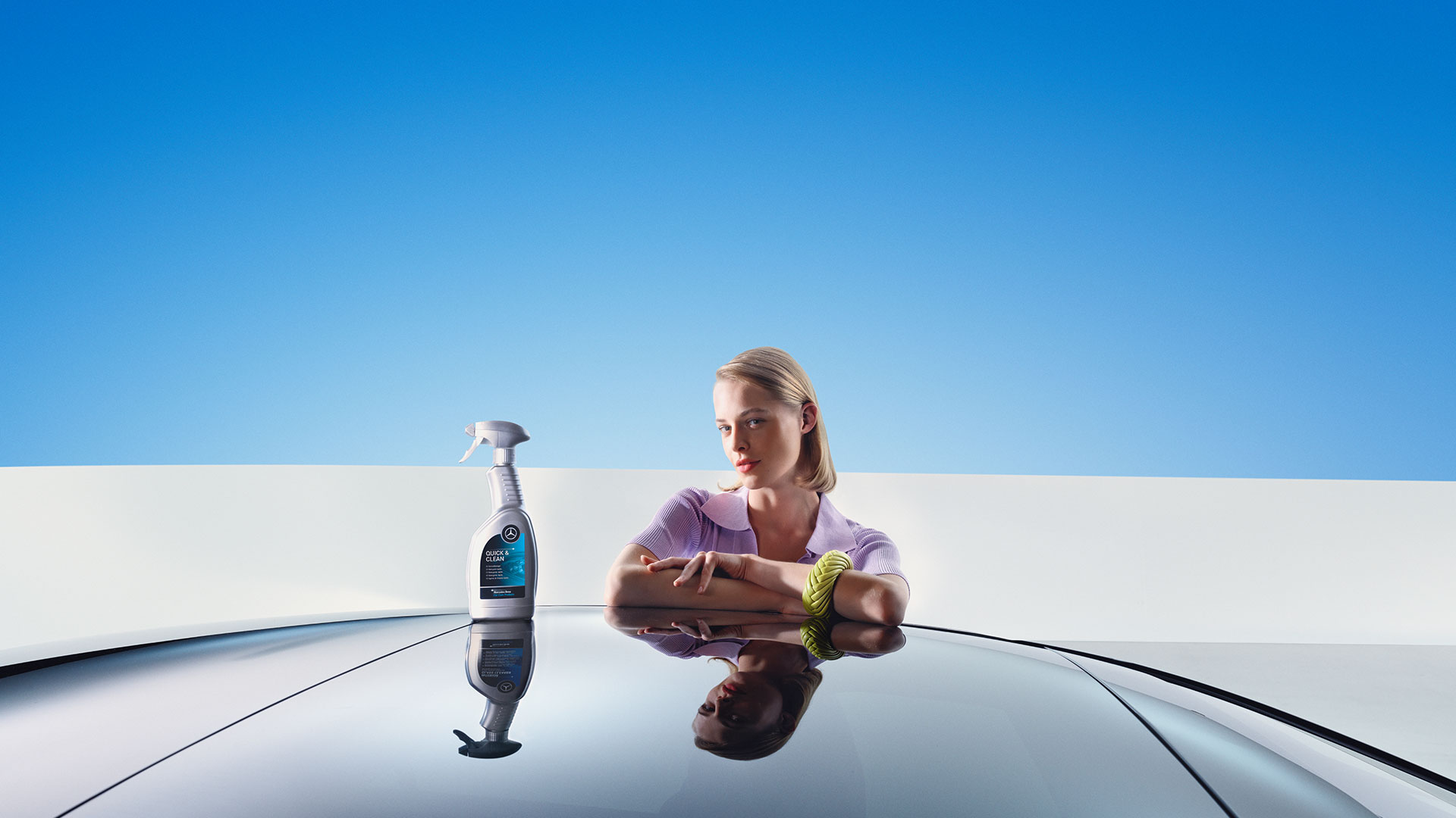 Abbildung eines Mercedes-Benz Pflegemittels auf dem Fahrzeugdach