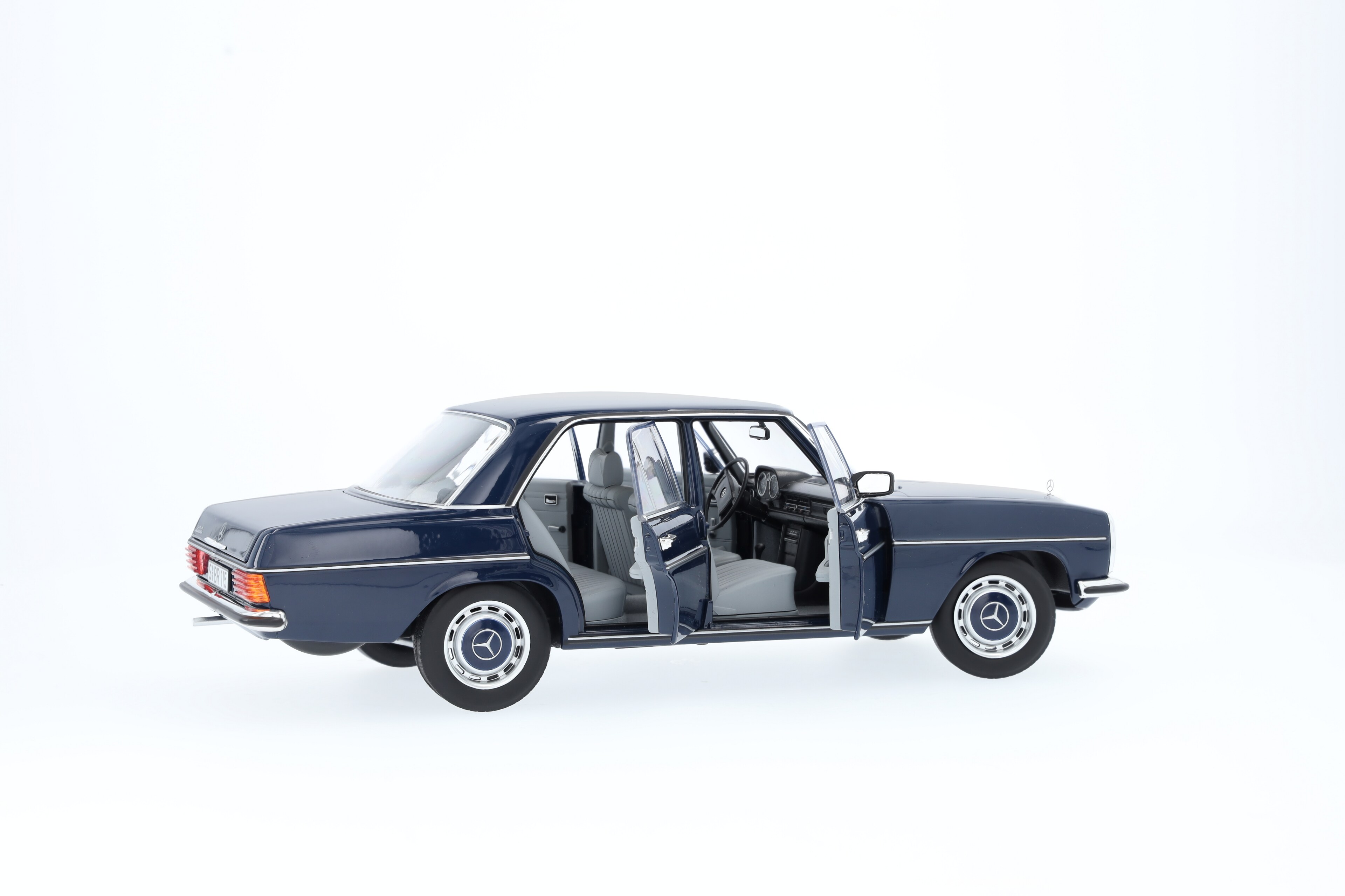 200 W 114/W 115 (1968-1973), Limousine mitternachtsblau, Norev, 1:18