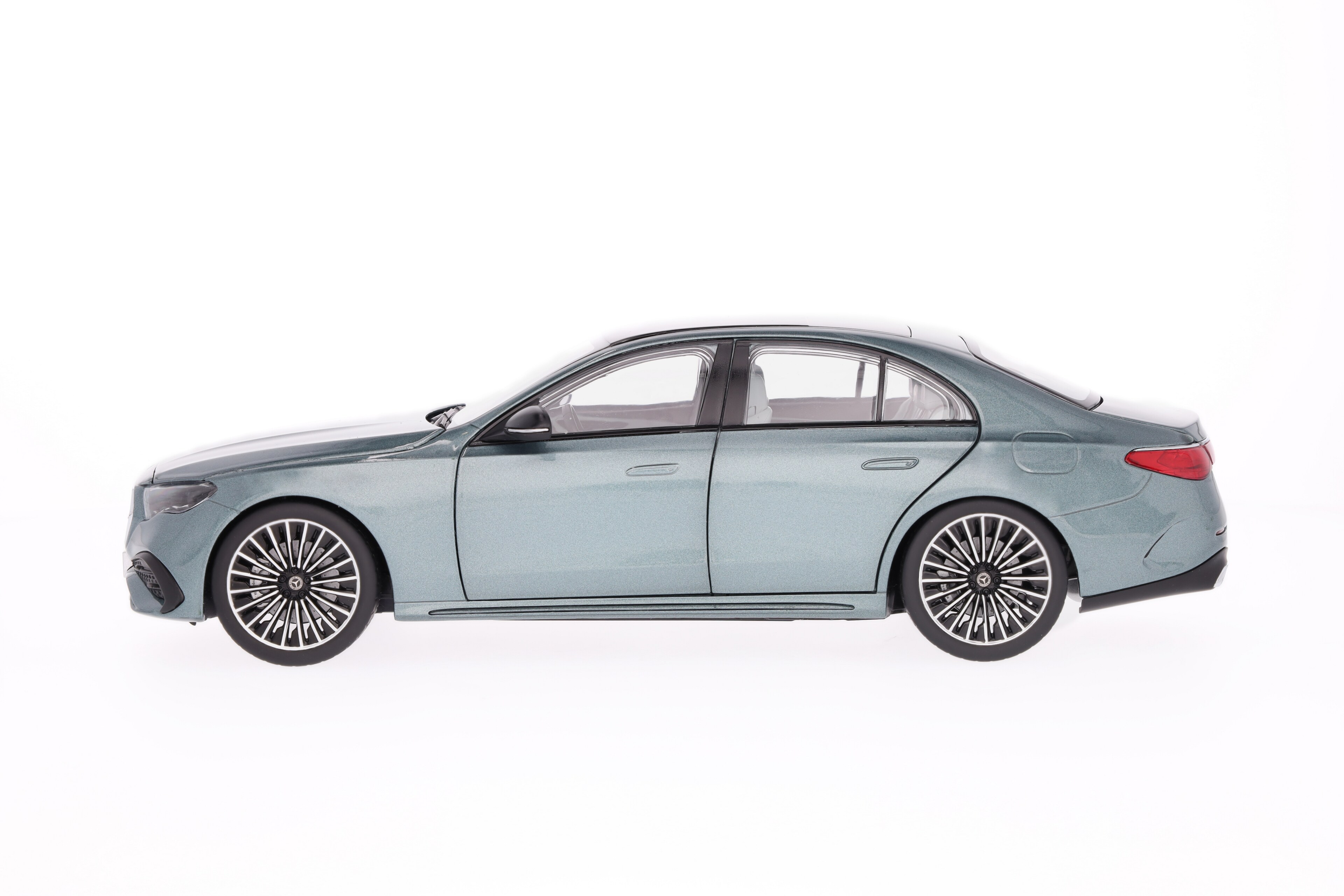 E-Klasse, Limousine, AMG Line, W214 verdesilber, 1:18