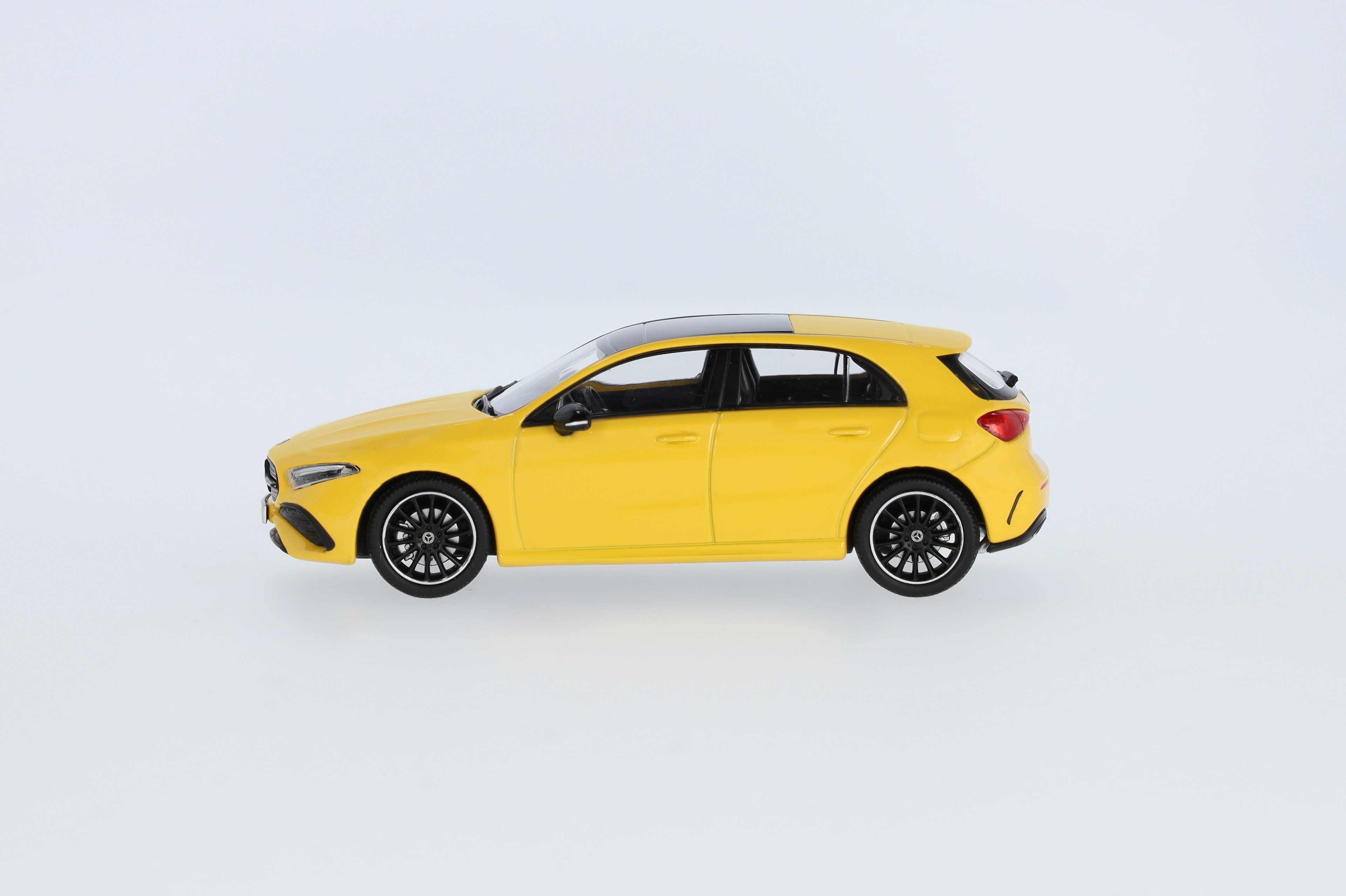 A-Klasse, Kompaktlimousine, AMG Line, W177 sonnengelb, Minimax, 1:43