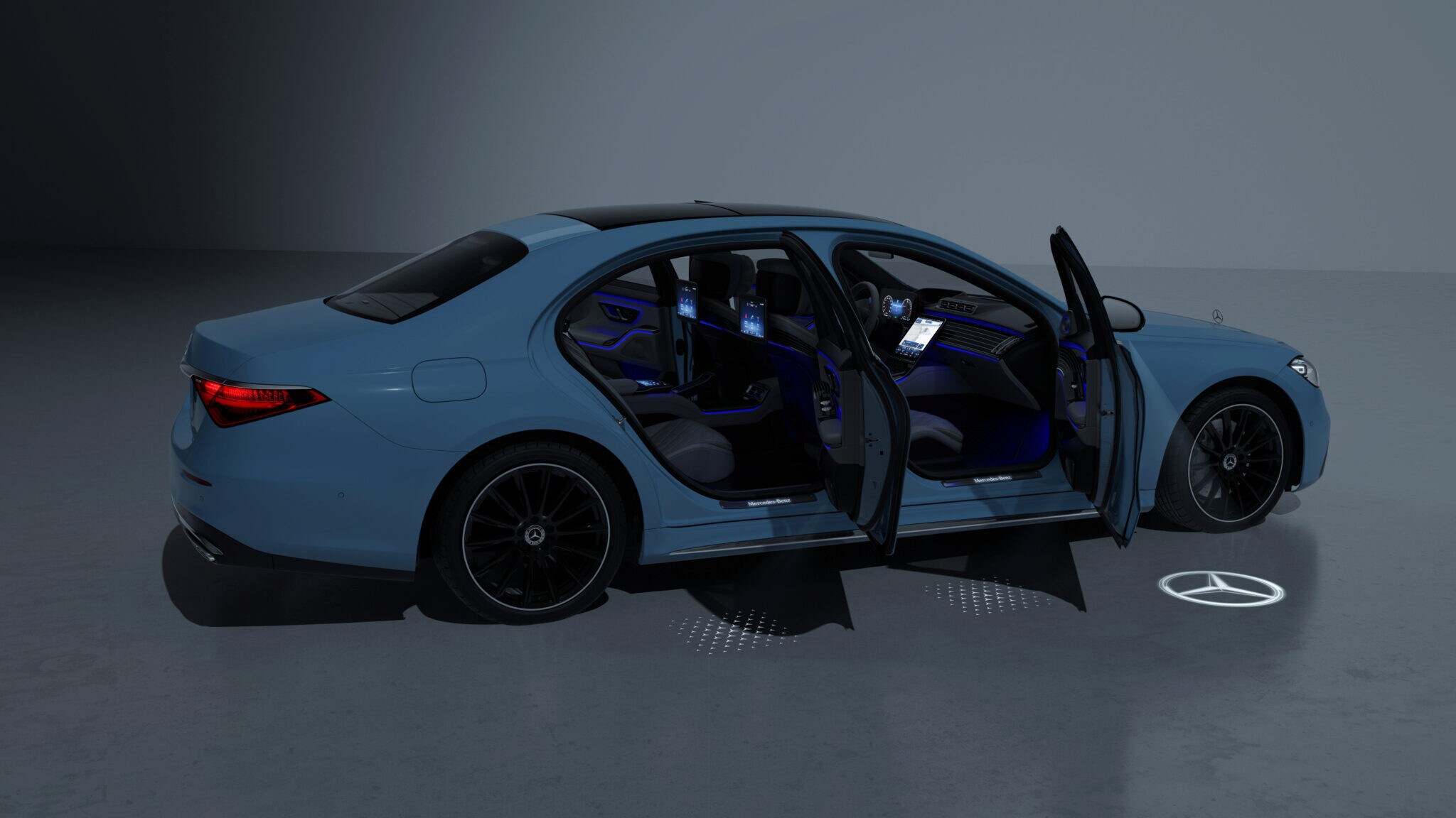 LCD-Projektor, mit animiertem Mercedes-Benz Pattern