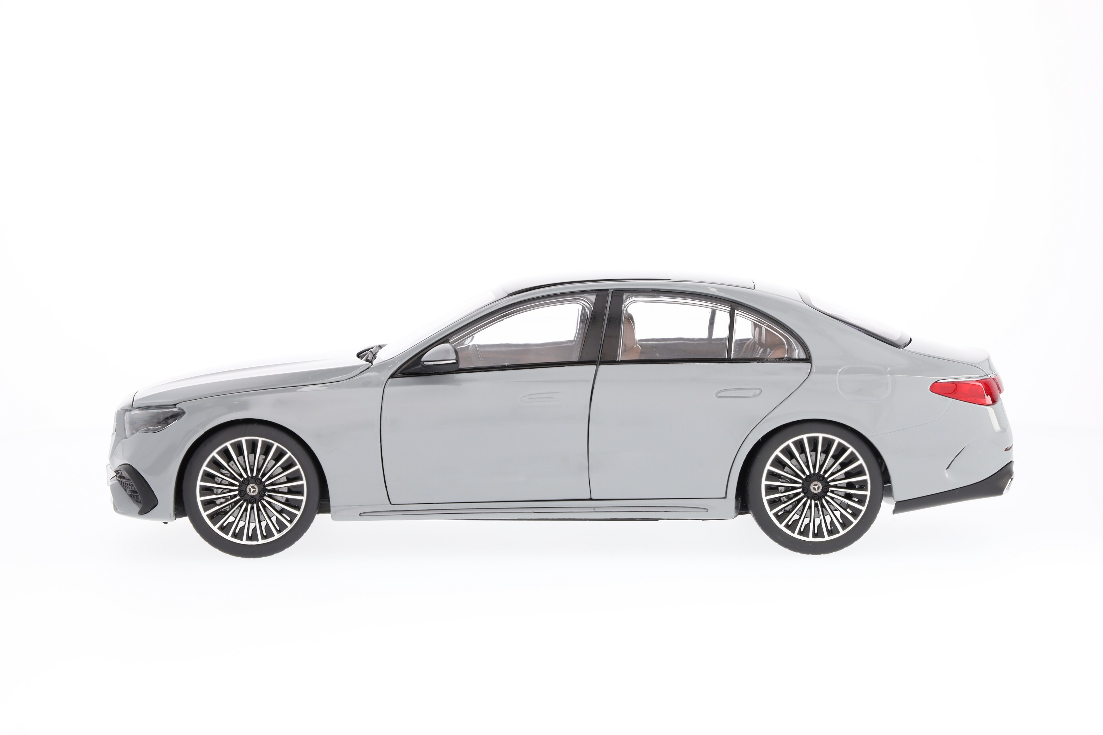 E-Klasse, Limousine, AMG Line, W214 MANUFAKTUR alpingrau uni, 1:18