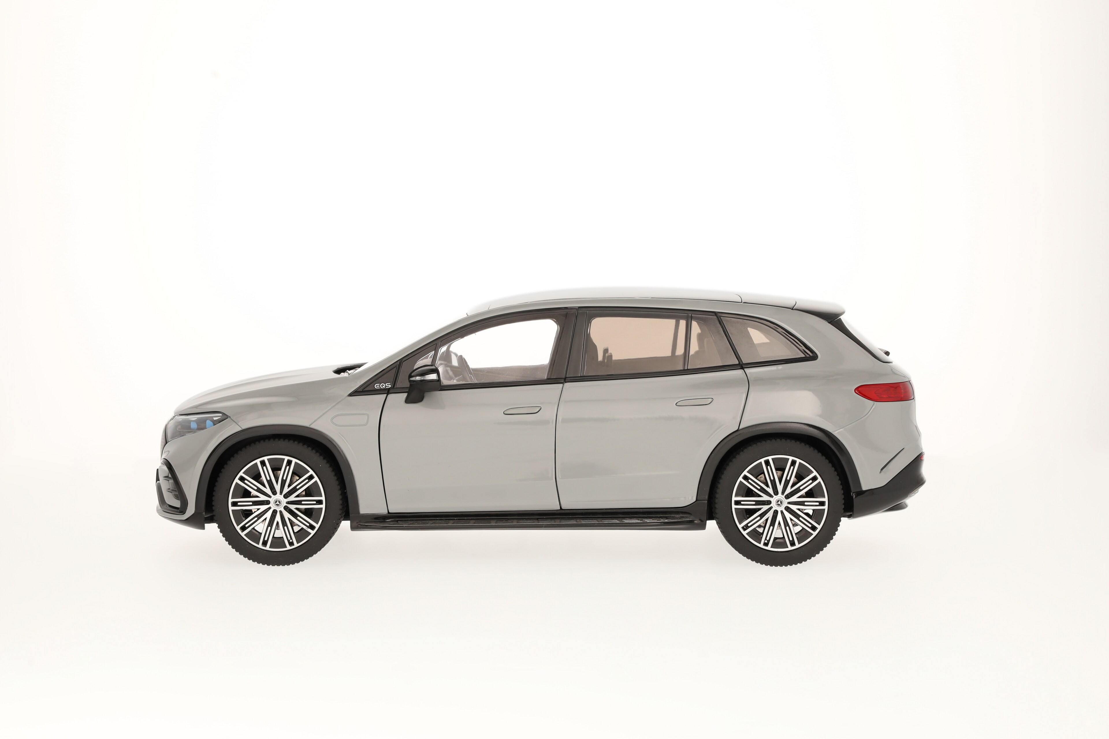 EQS SUV, AMG Line, X296 MANUFAKTUR alpingrau uni, NZG, 1:18