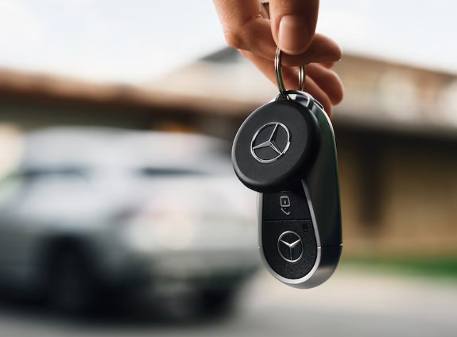 Mercedes-Benz, Chipolo loop tracking tag
