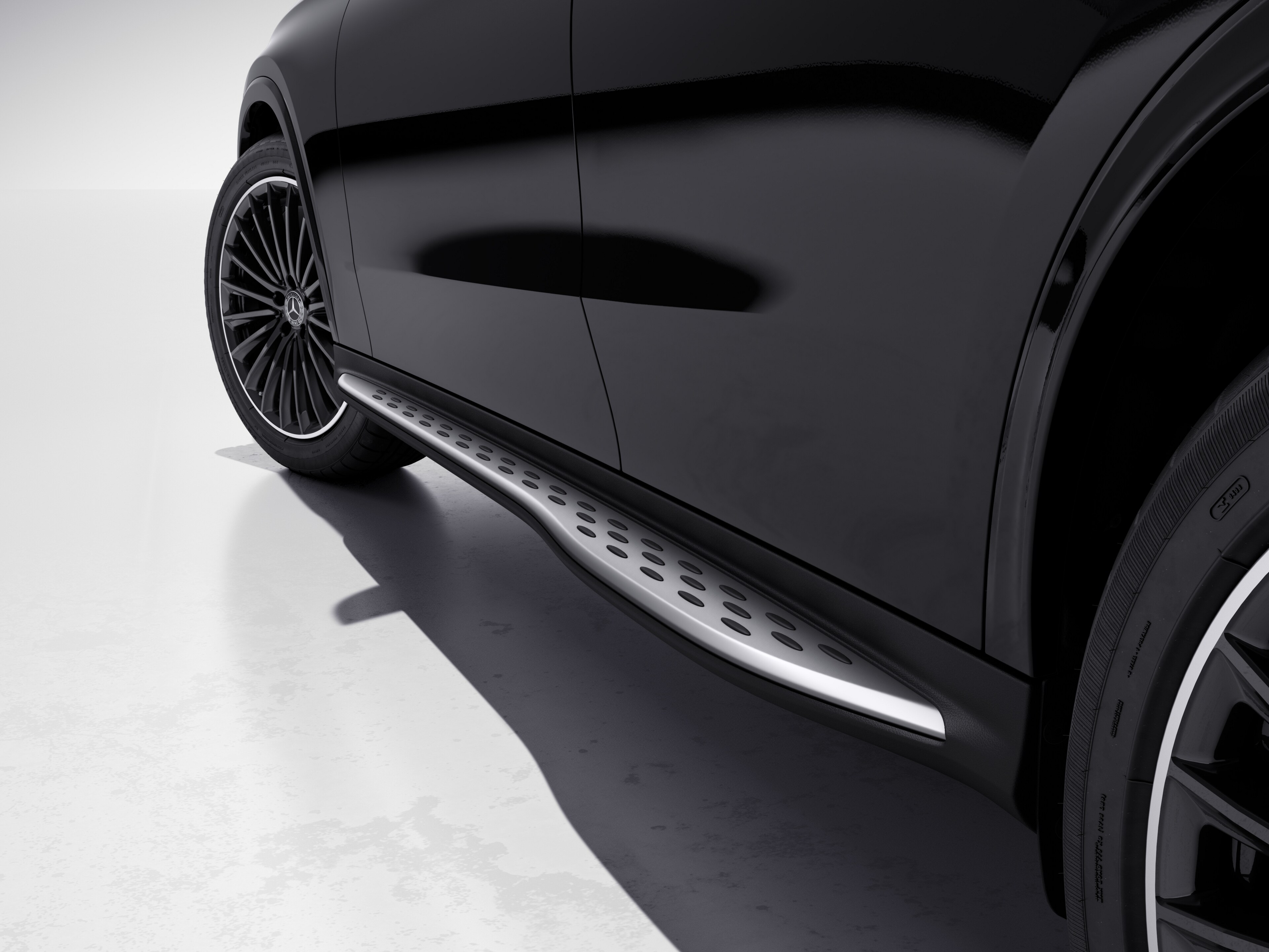 Trittbrett, Aluminiumoptik mit Gumminoppen, schwarz-silber, GLC C254/ X254