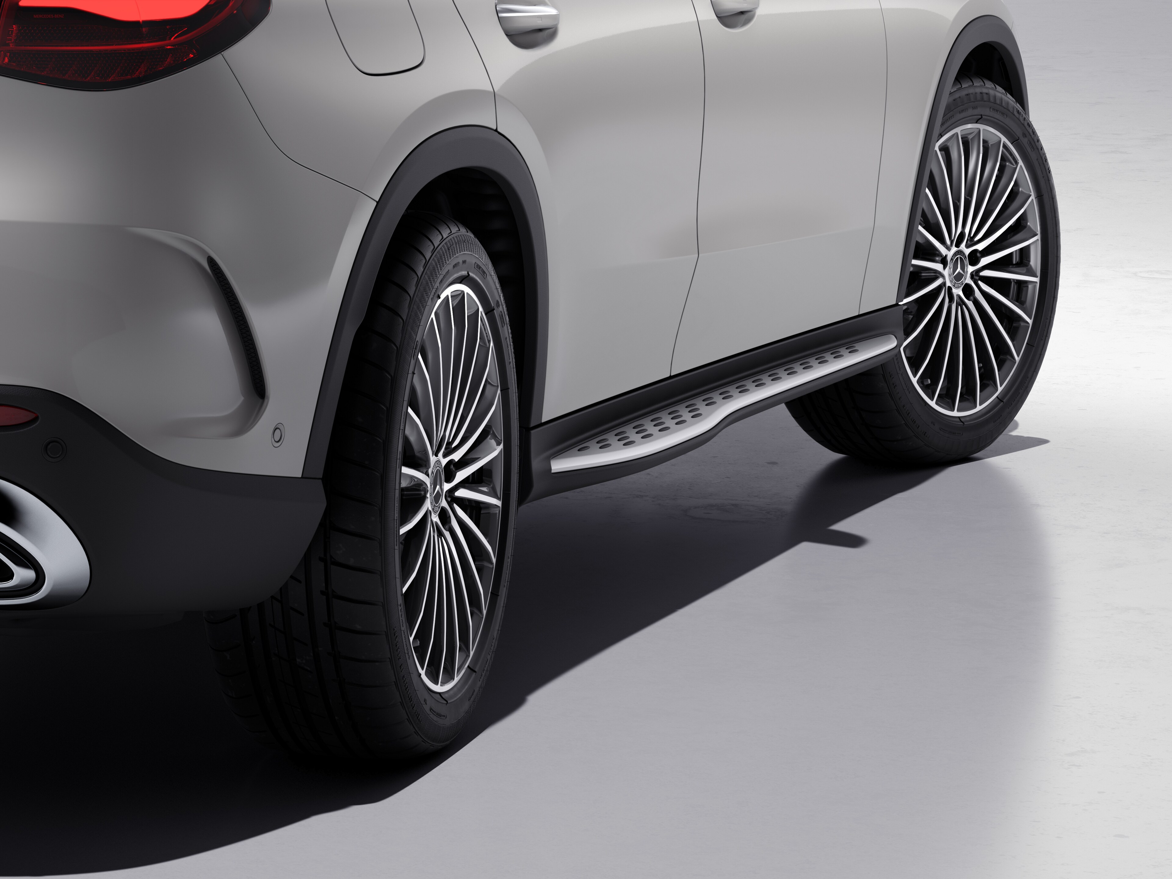 Trittbrett, Aluminiumoptik mit Gumminoppen, schwarz-silber, GLC C254/ X254