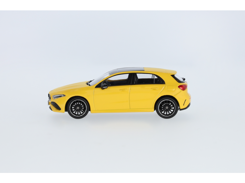 A-Klasse, Kompaktlimousine, AMG Line, W177 sonnengelb, Minimax, 1:43