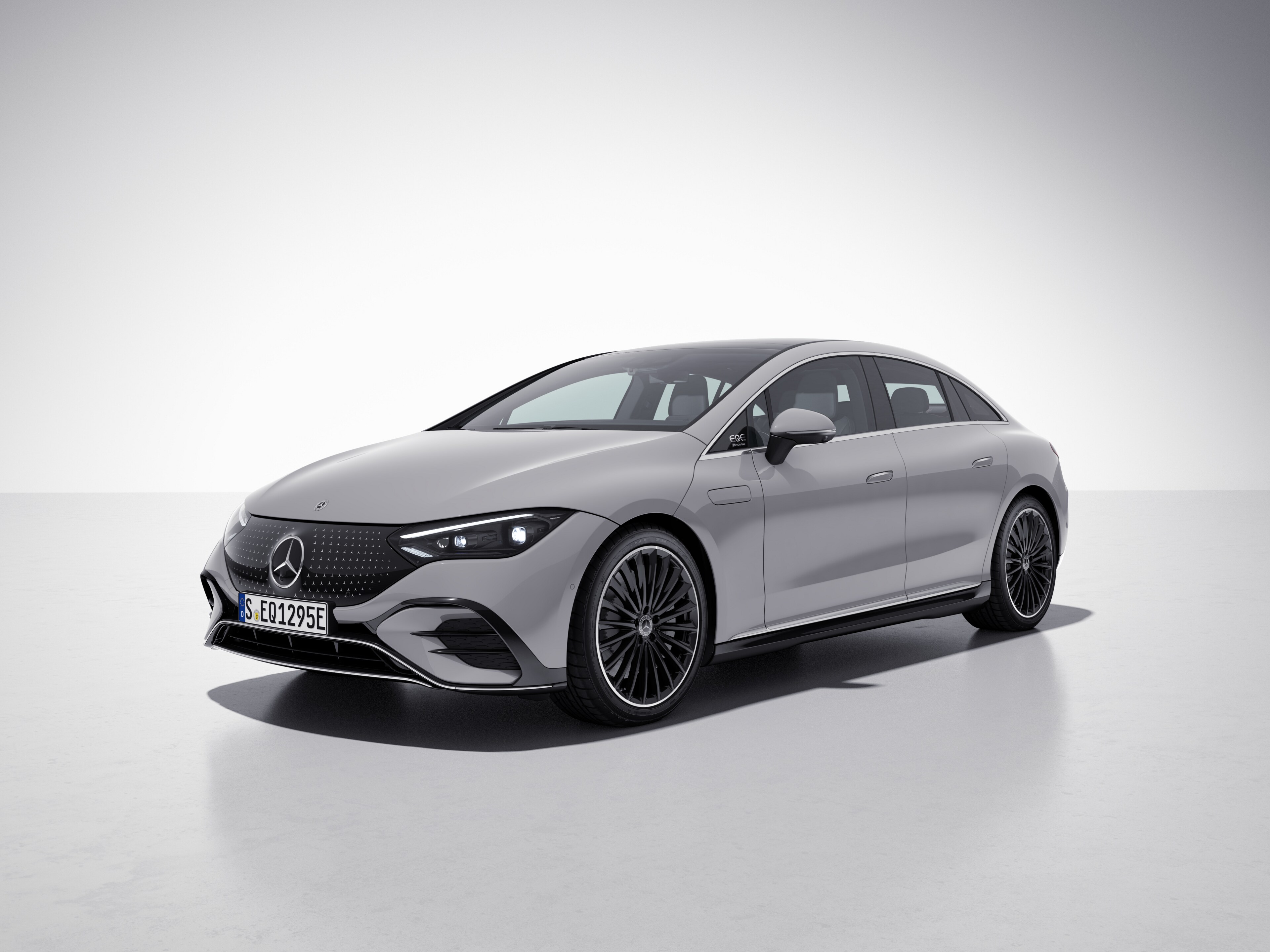 EQE, Limousine, AMG Line, V295 MANUFAKTUR alpingrau uni, NZG, 1:18