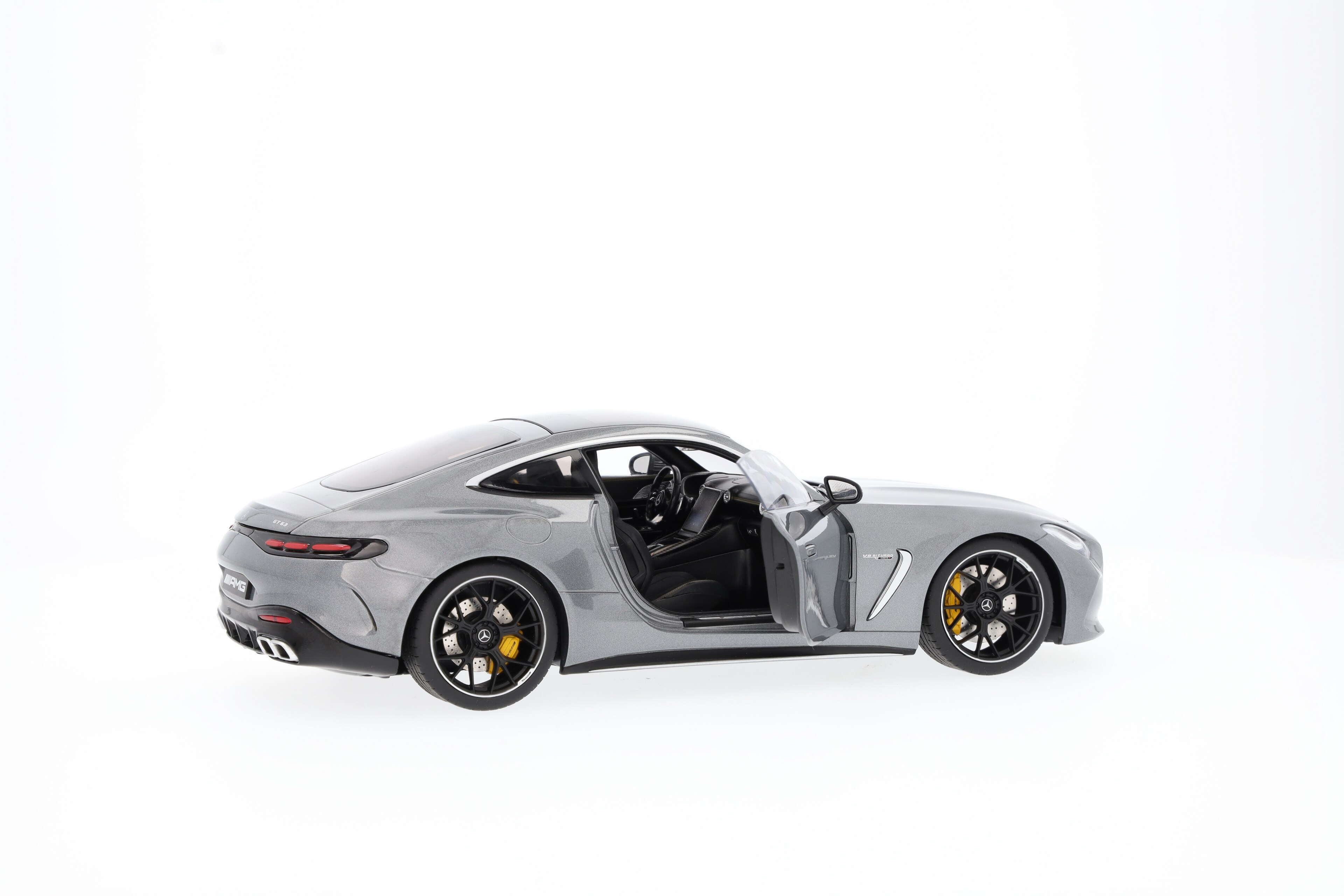 Mercedes-AMG GT 63, C192 selenitgrau, 1:18