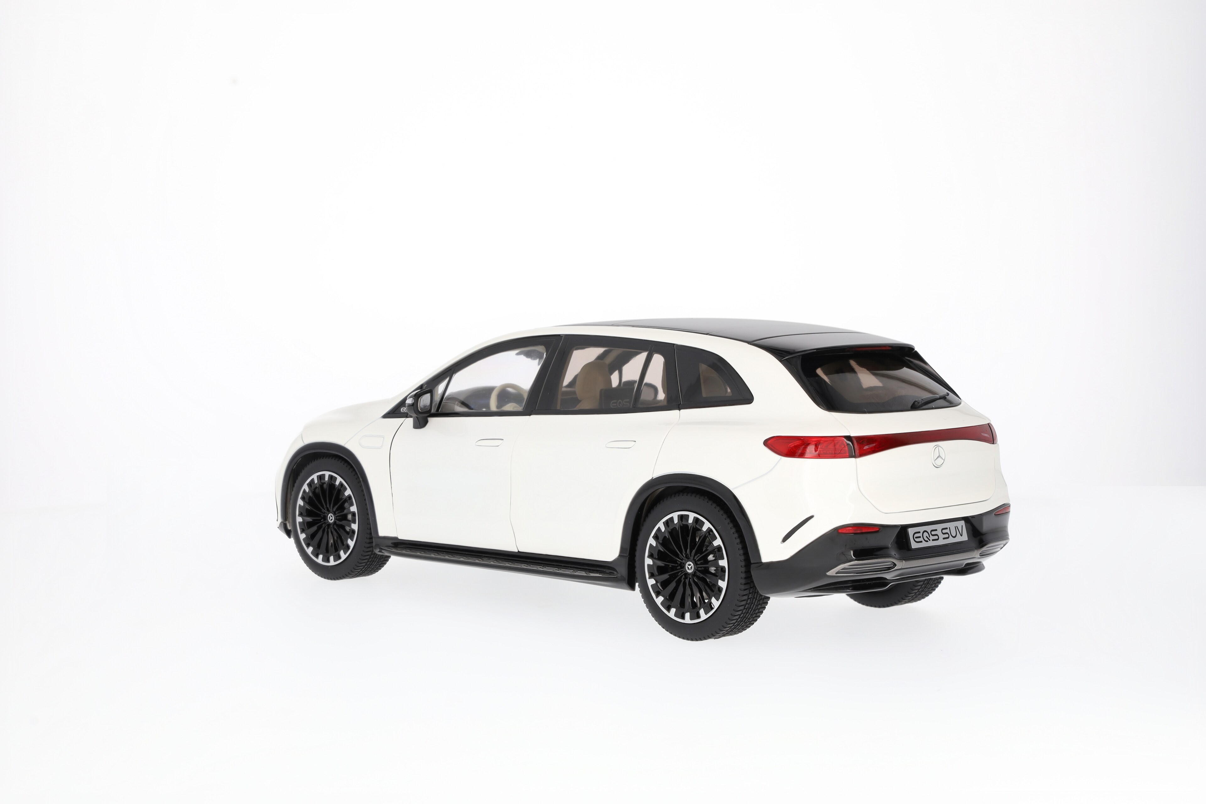 EQS SUV, AMG Line, X296 G manufaktur diamantweiß bright, NZG, 1:18