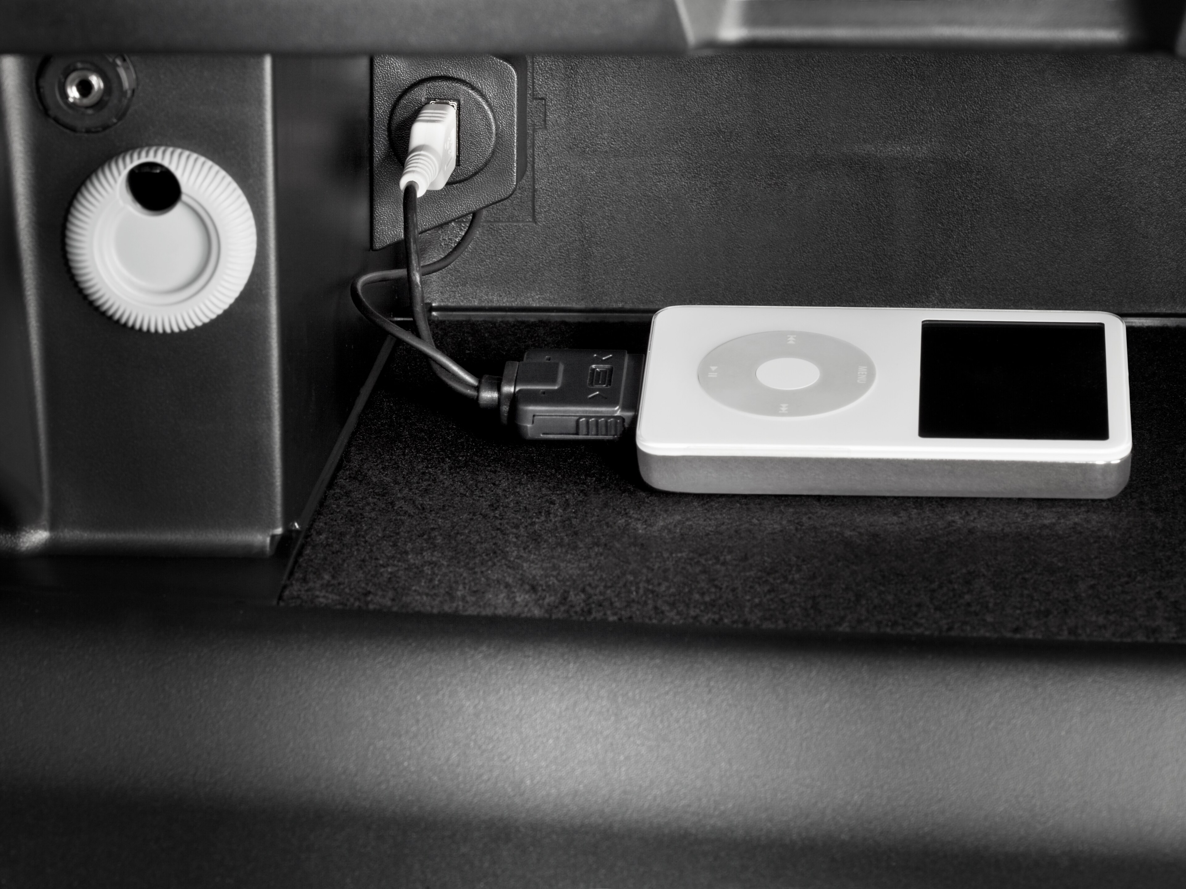 MediaNavigationCenter, iPod/USB Kabel